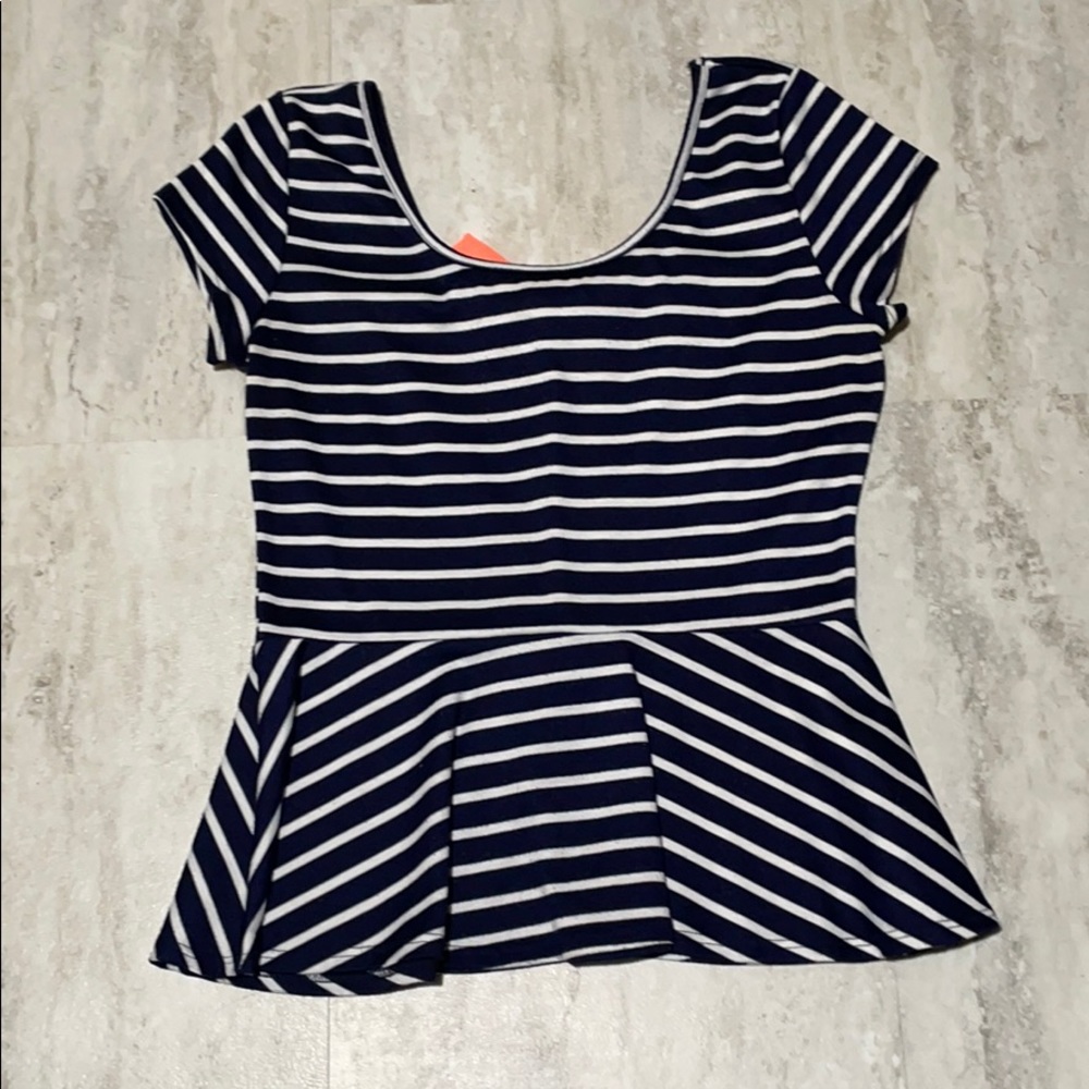 Peplum shirt with pink bow in the back